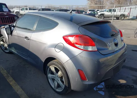 2015 Hyundai Veloster z USA, uszkodzony, nr VIN KMHTC6AD0FU243636